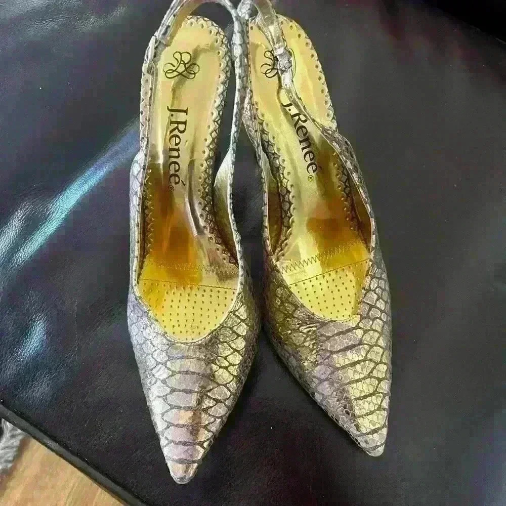 J Renee’ slingback pump. Snake embossed 8. Excellent condition . Gold/lavender